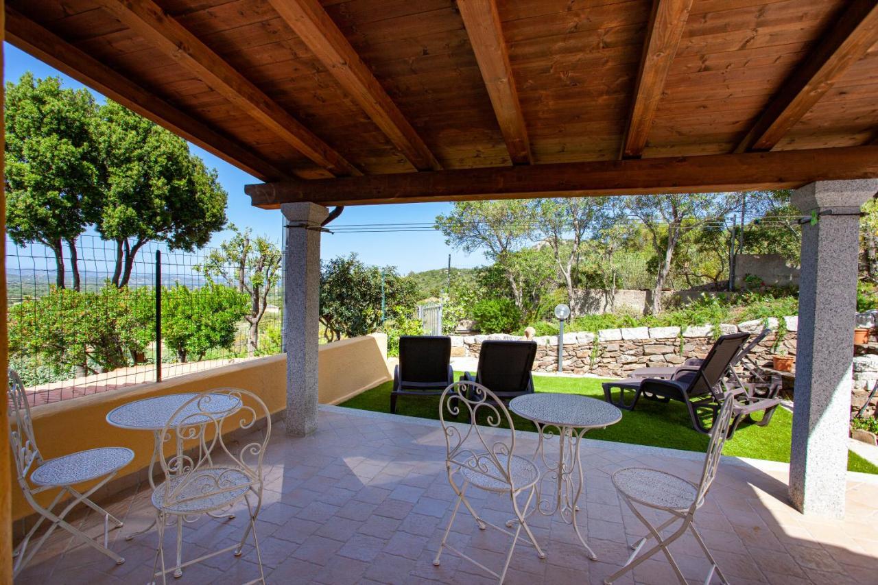 La Casa In Collina - Affittacamere Con Vista Mare Lu Lioni Exterior photo